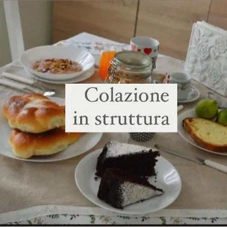 לינה וארוחת בוקר La Colomba אלטאמורה