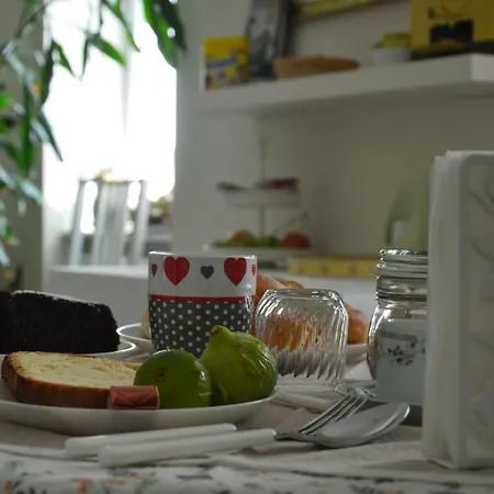לינה וארוחת בוקר La Colomba אלטאמורה